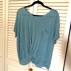 Hinge shortsleeved top